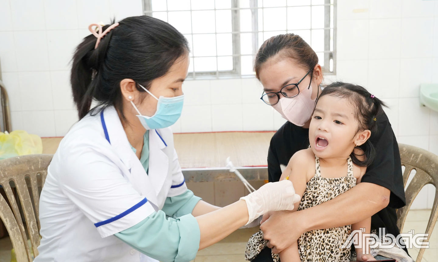  Tiêm vắc xin Sởi để chủ động phòng bệnh và giảm mức độ nghiêm trọng của triệu chứng khi mắc bệnh.