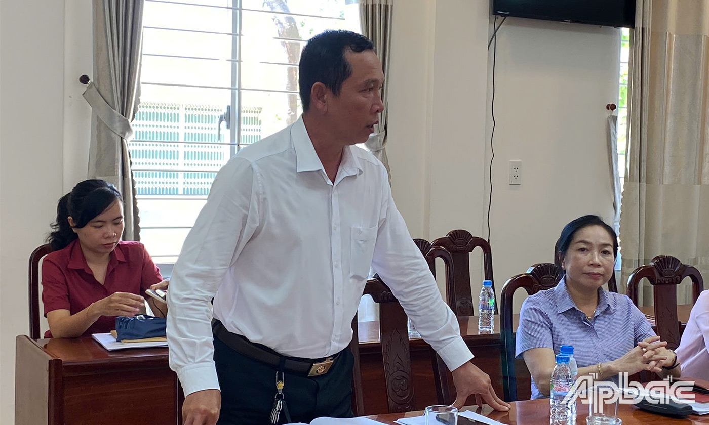 Lãnh đạo UBND huyện phát biểu tại buổi làm việc