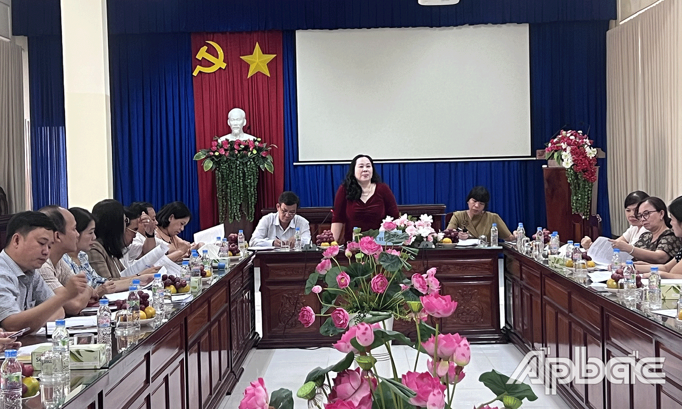 đồng chí Nguyễn Thị Tuyết Vân, Trưởng Ban Văn hóa - xã hội, HĐND tỉnh làm Trưởng đoàn giám sát.
