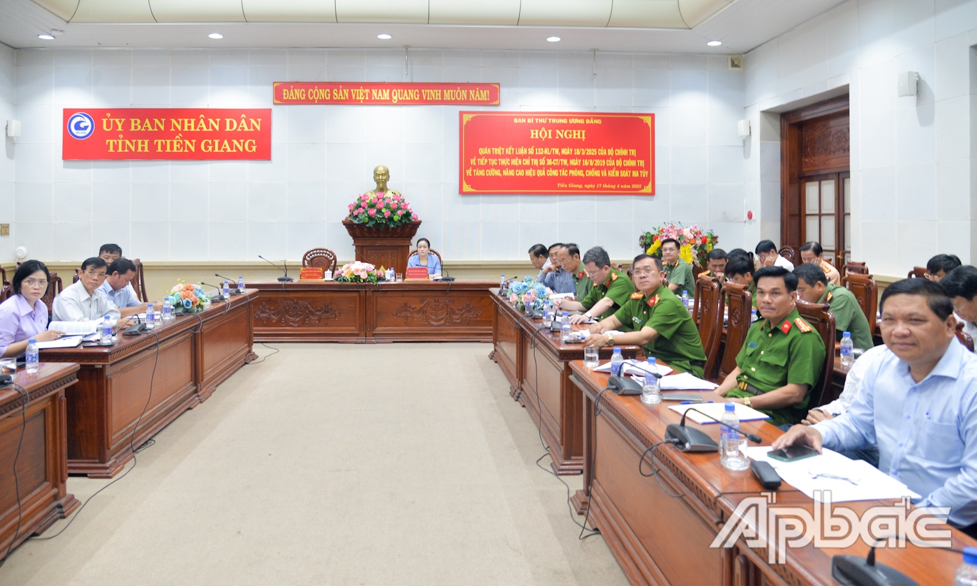 Đại biểu dự hội nghị tại điểm cầu Tiền Giang.