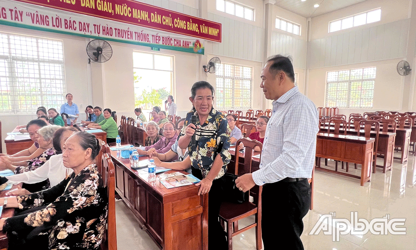 Đại biểu tham dự cũng đã chia sẻ, trao đổi kinh nghiệm trong việc quản lý, điều hành các mô hình kinh tế tập thể, HTX, THT do phụ nữ tham gia quản lý.