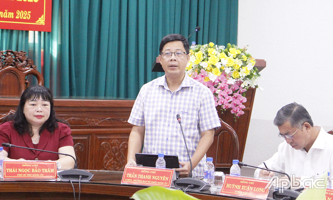 Đại biểu phát biểu tại hội nghị. 