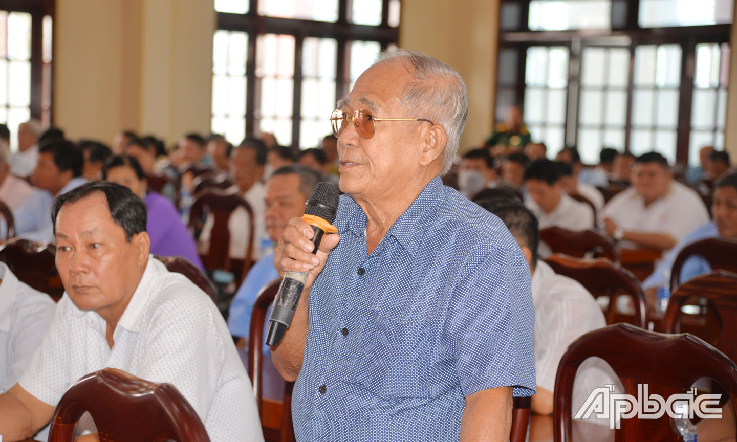 Cử tri huyện Cai Lậy phát biểu.