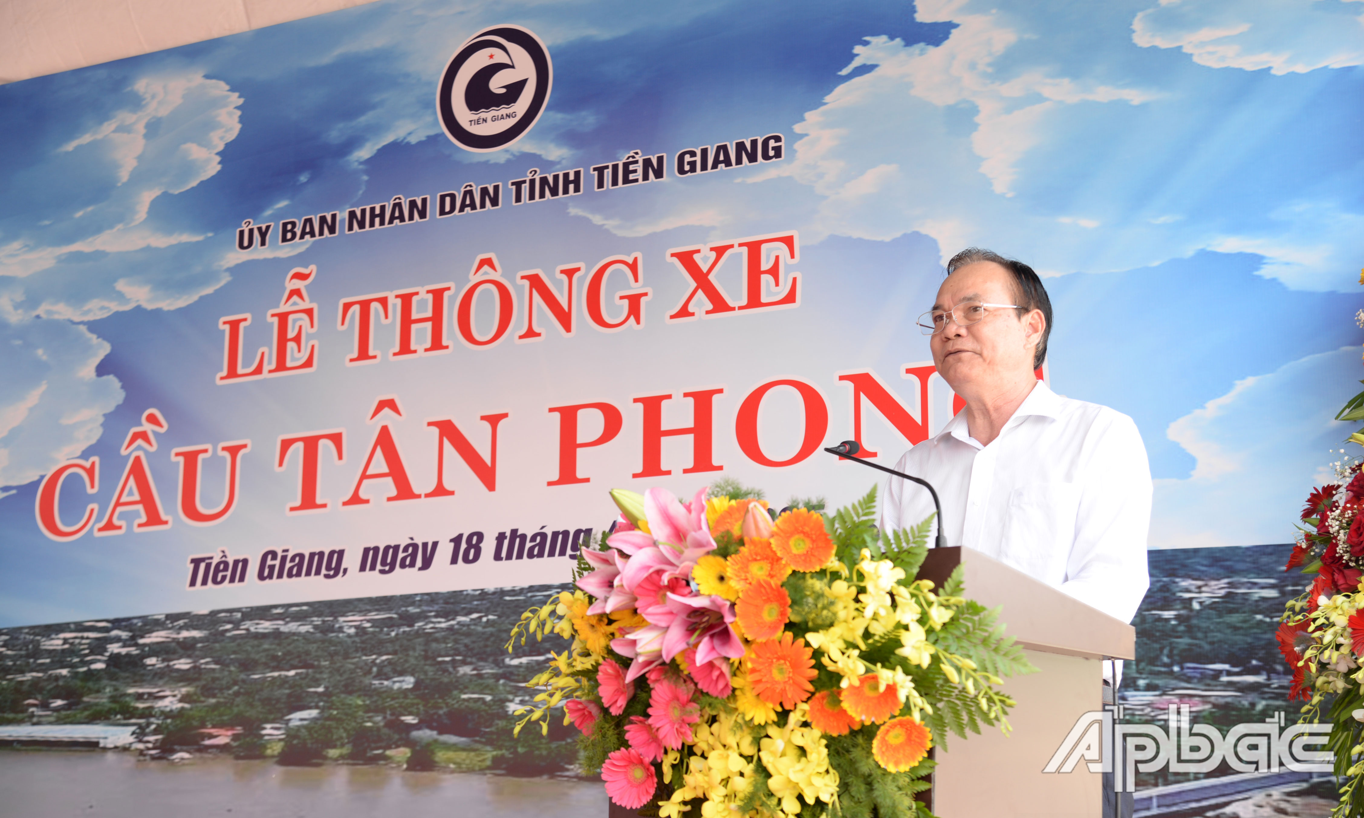 Ông Nguyễn Văn Thuận, Giám đốc Công ty TNHH Thương mại Xây dựng Thiên Thuận phát biểu tại Lễ thông xe.