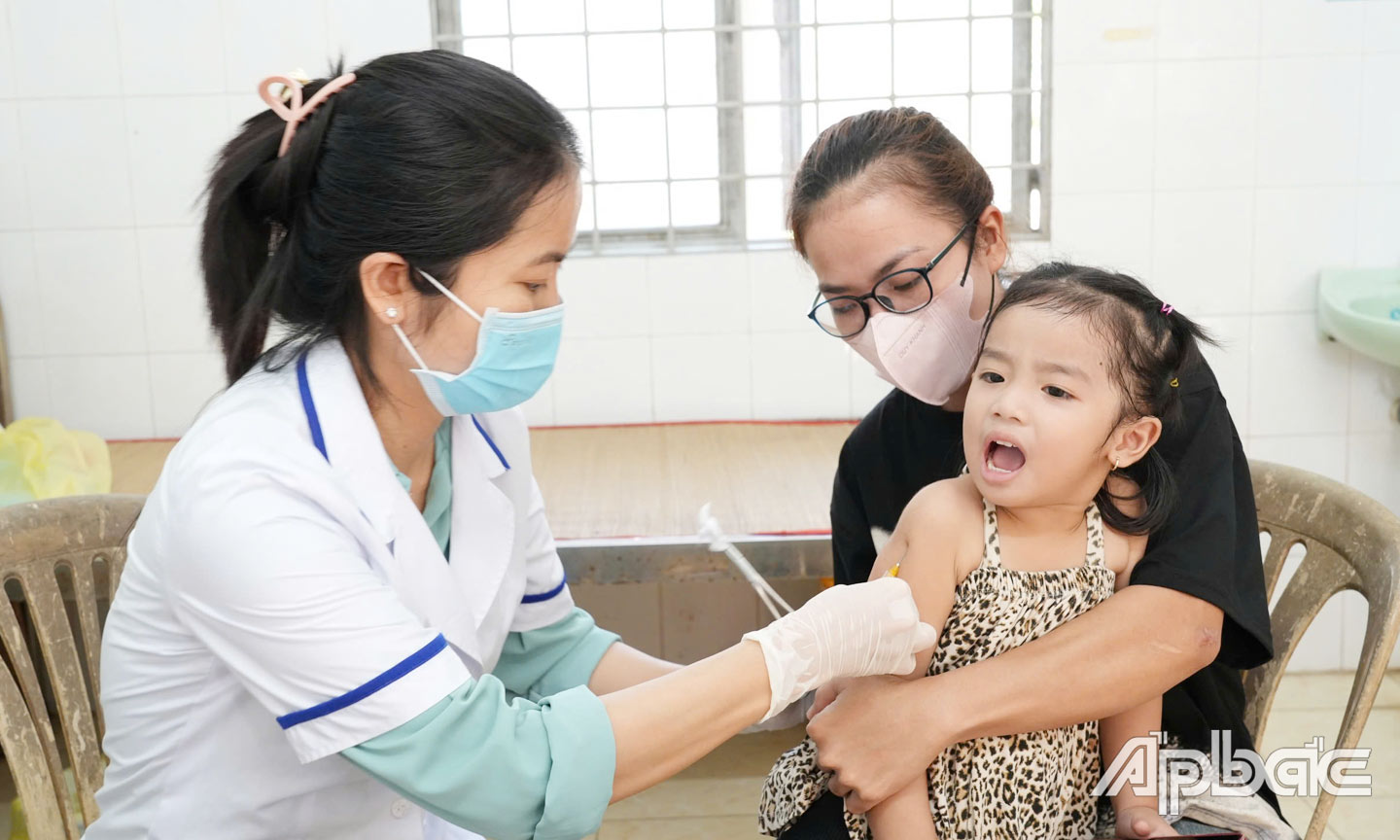 Tiêm vắc xin là cách tốt nhất và hiệu quả nhất hiện nay để bảo vệ con trẻ và bản thân khỏi  bệnh thủy đậu.
