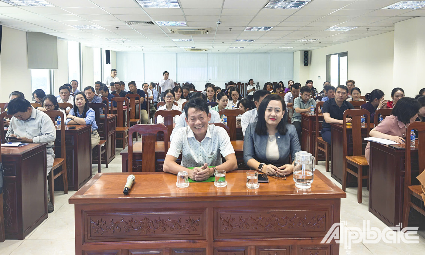 Quang cảnh chương trình bồi dưỡng công tác lễ tân.