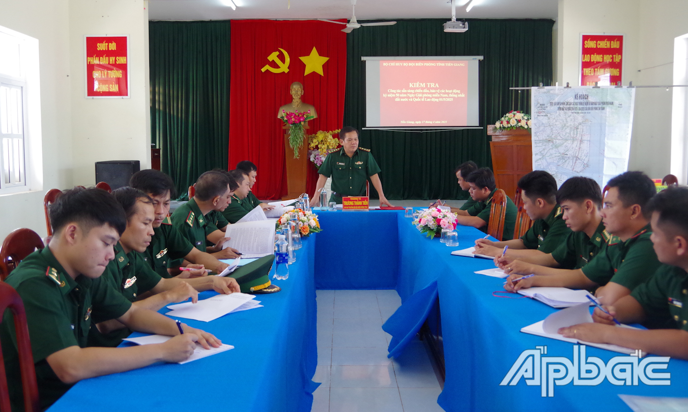 Thượng tá Trương Thành Tiến, Chỉ huy trưởng BĐBP Tiền Giang nhận xét sau khi kiểm tra tại đơn vị. 
