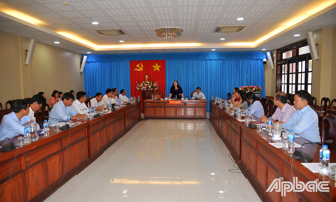 Quang cảnh Đoàn giám sát làm việc với UBND huyện Cai Lậy