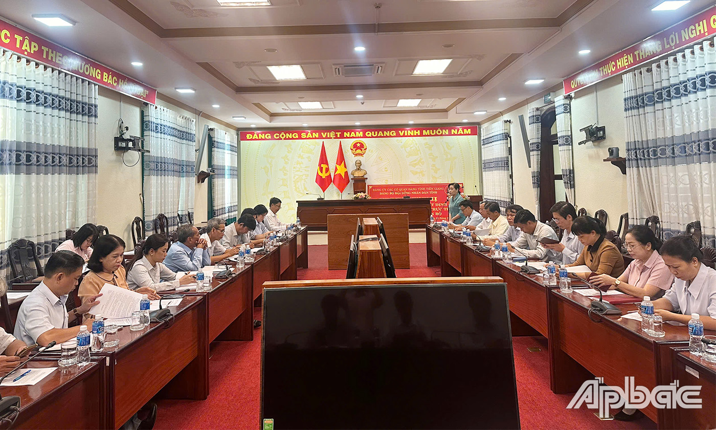 Quang cảnh cuộc họp
