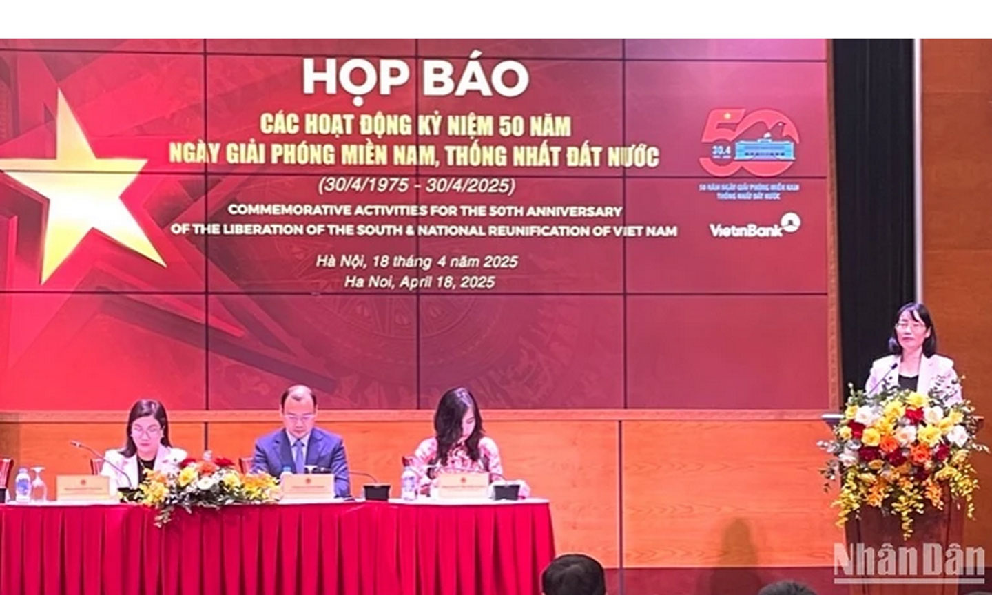Phó Chủ tịch Ủy ban nhân dân thành phố Hồ Chí Minh Trần Thị Diệu Thúy chia sẻ thông tin về các hoạt động kỷ niệm 50 năm Ngày giải phóng miền nam. (Ảnh: Ngọc Liên)