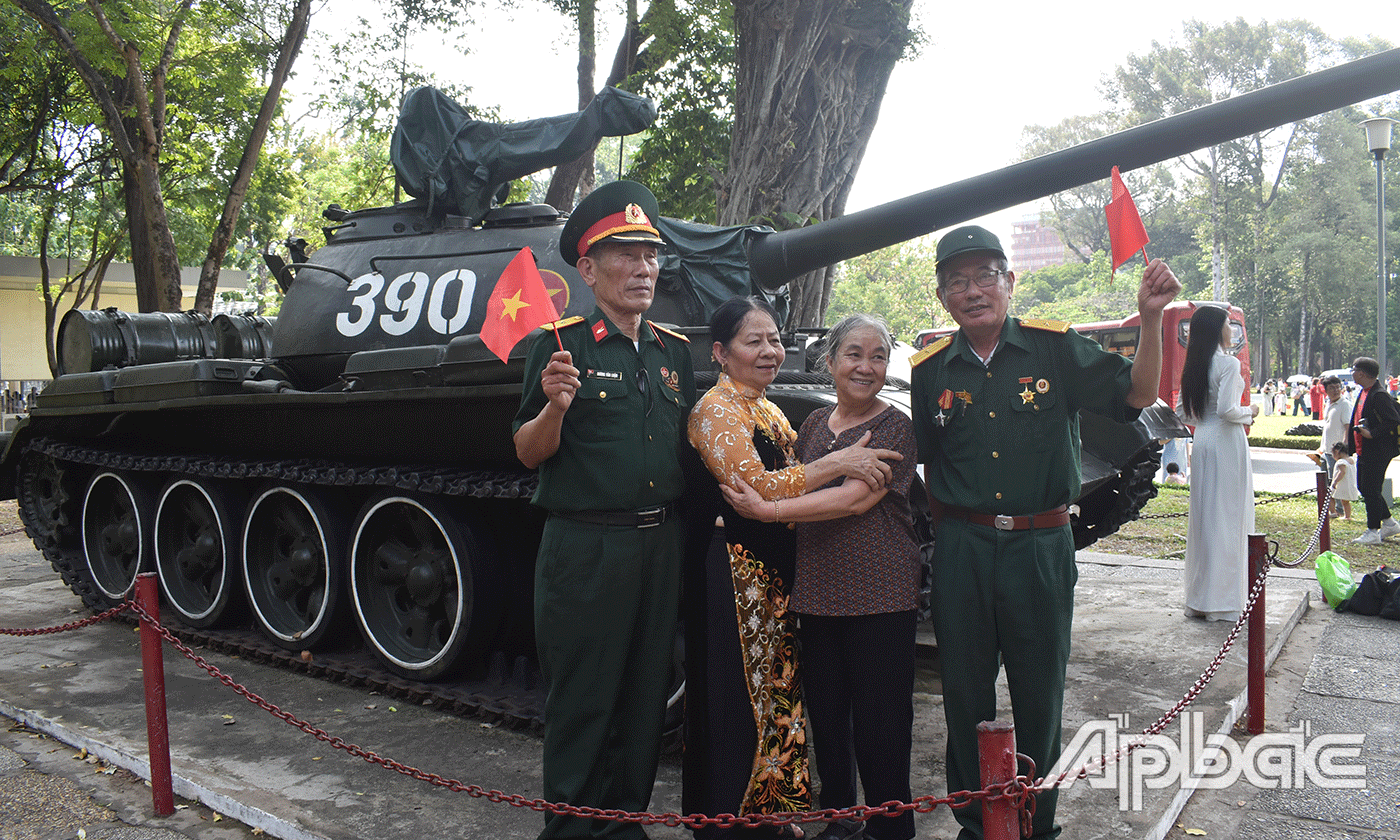 Tròn 50 năm giải phóng miền Nam, thống nhất đất nước, người dân trên cả nước cùng hướng