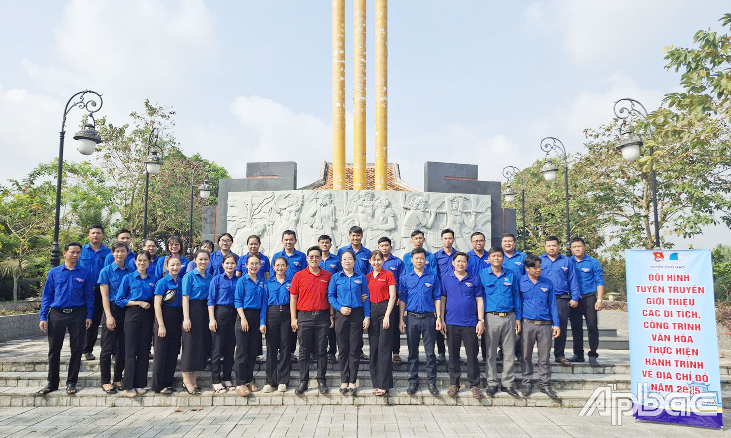 Hành trình về “địa chỉ đỏ” của Huyện đoàn Chợ Gạo tại khu di tích. Nguồn: Huyện đoàn Chợ Gạo cung cấp. 