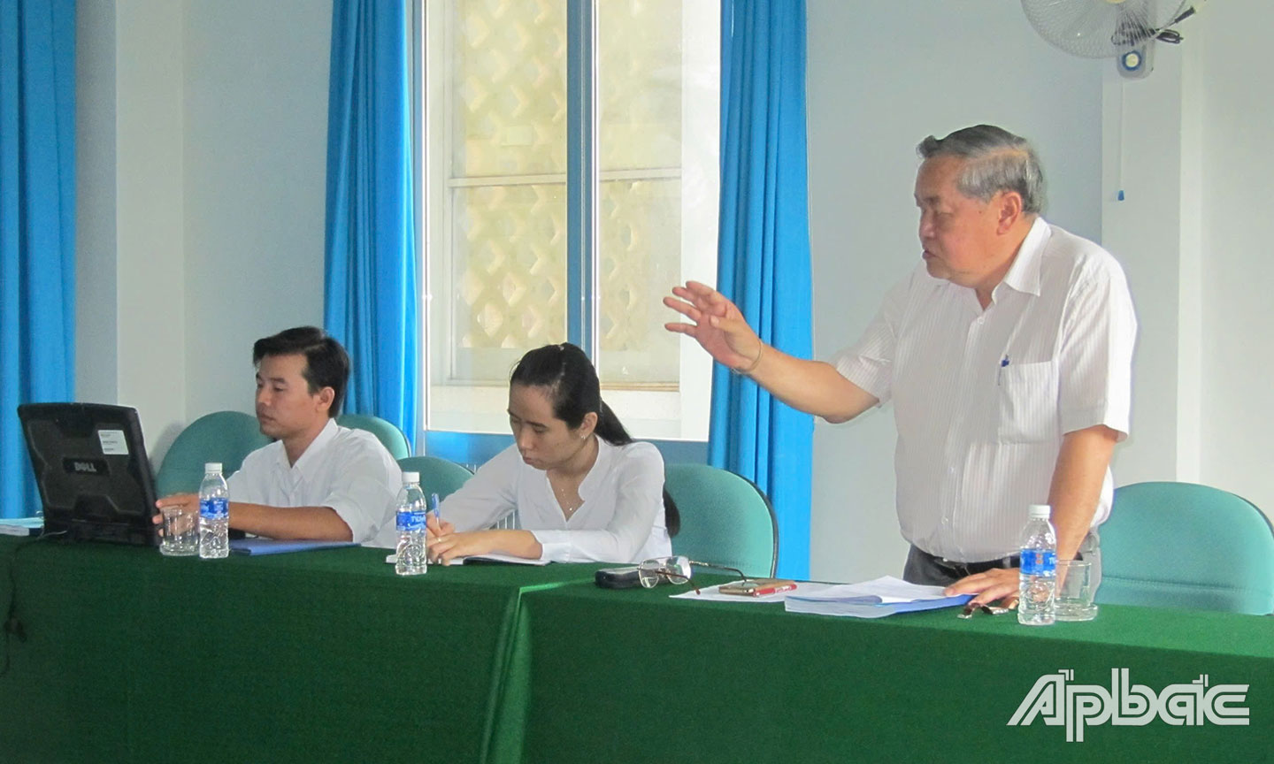 Phó Giáo sư, Tiến sĩ Nguyễn Minh Châu, nguyên Viện trưởng Viện Cây ăn quả miền Nam và Tiến sĩ Cao Nguyên Thi, Phó Hiệu trưởng Trường Đại học Tiền Giang  tại các cuộc họp Hội đồng phản biện.