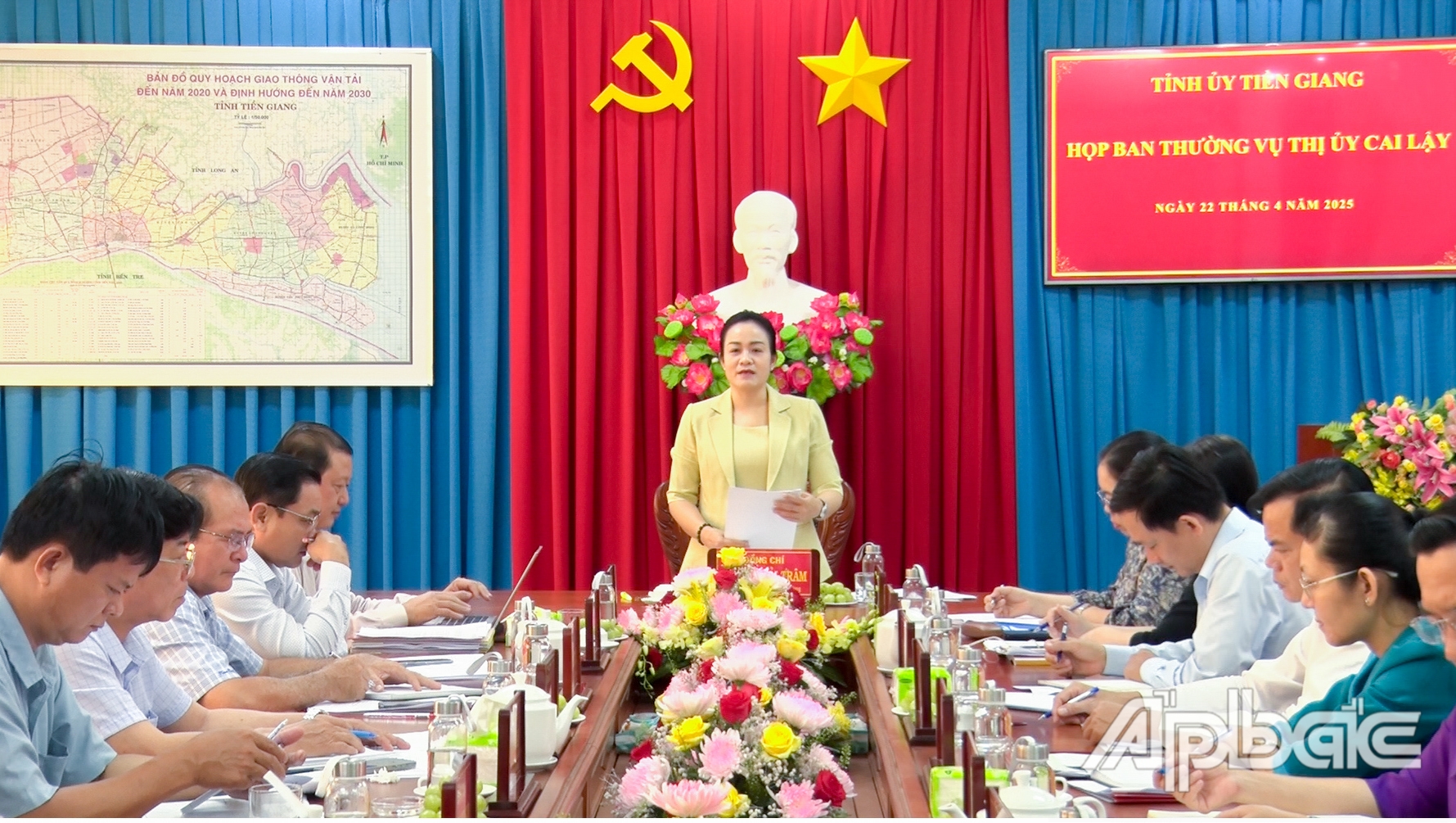 Phó Bí thư Thường trực Tỉnh ủy Nguyễn Hải Trâm phát biểu chỉ đạo tại cuộc họp.