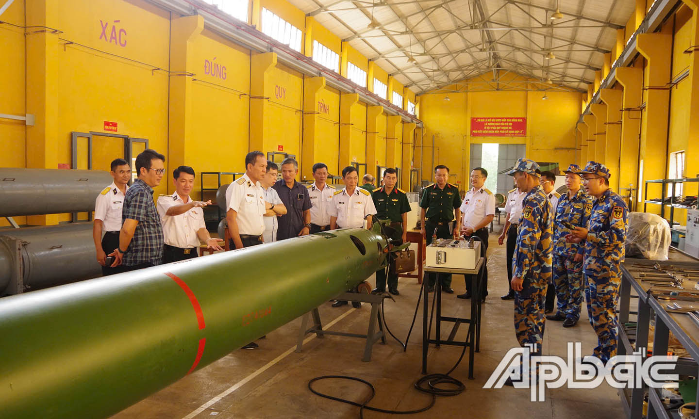 Đoàn công tác Bộ Quốc phòng và Bộ Khoa học Công nghệ làm việc tại đơn vị