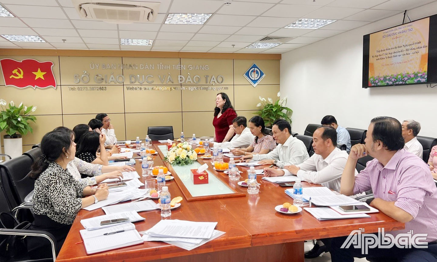 Quang cảnh buổi thẩm tra.