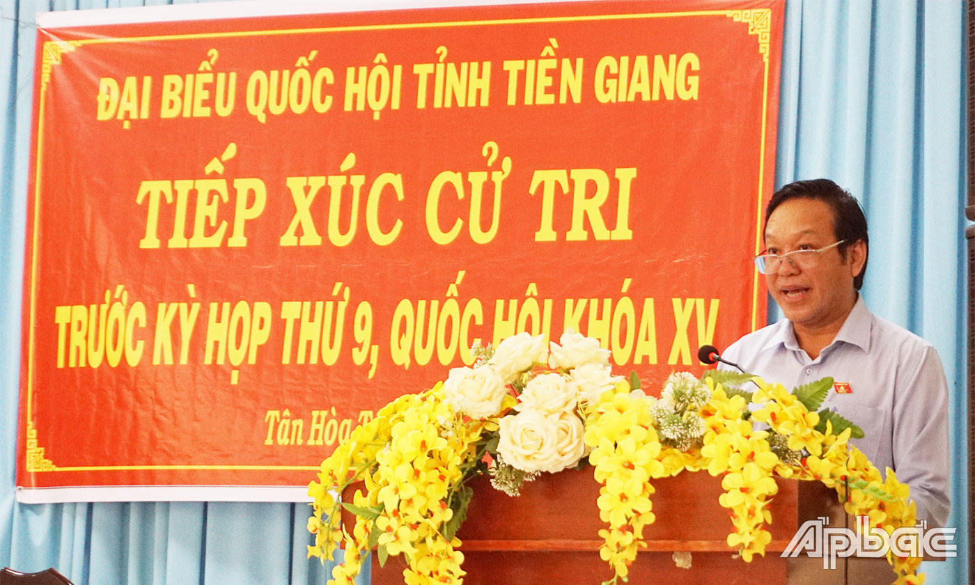 Đại biểu Nguyễn Văn Dương phát biểu tại buổi tiếp xúc.