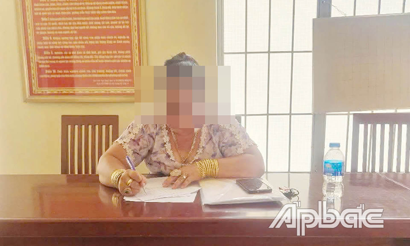 Bà T. tại cơ quan chức năng. Ảnh Công an cung cấp.