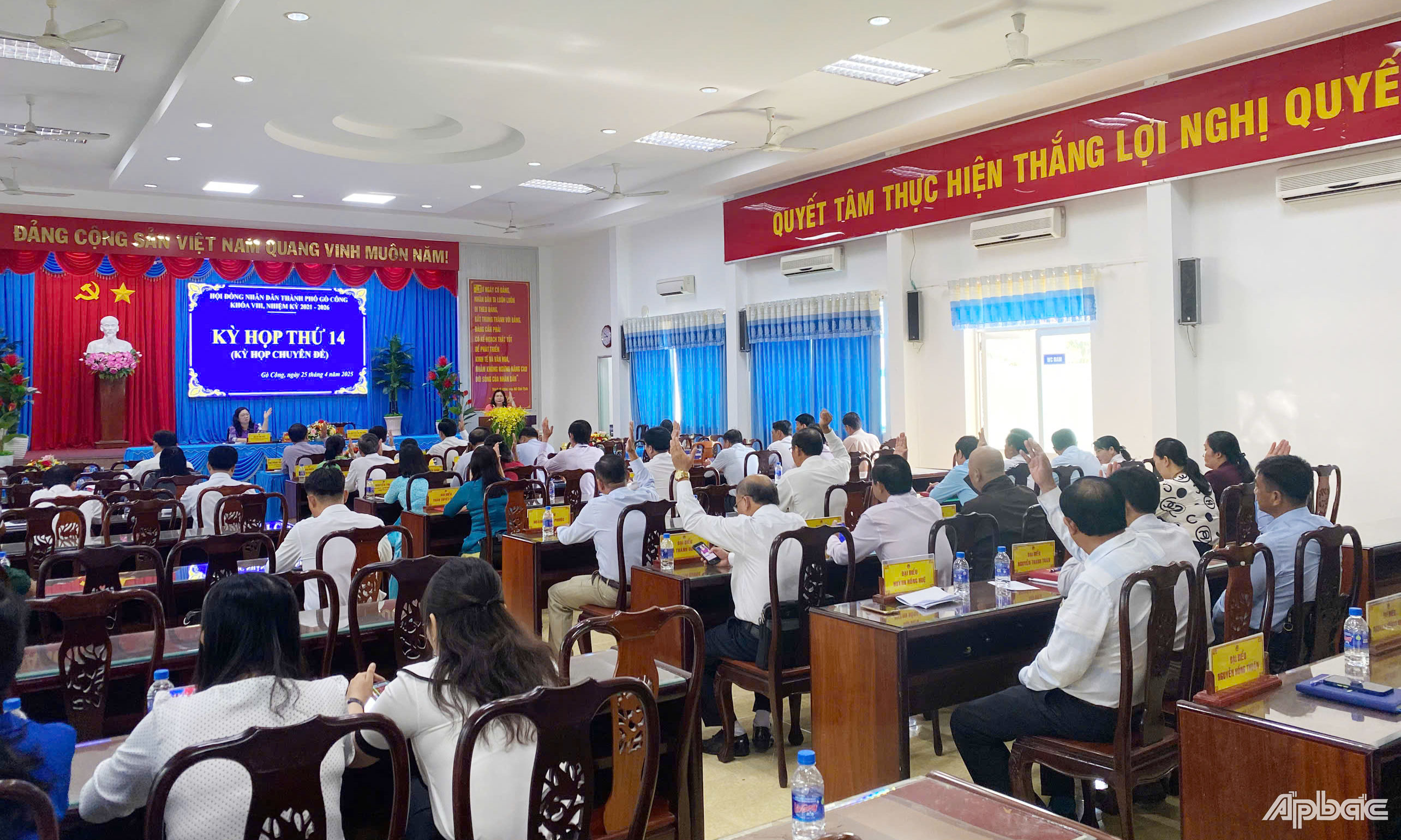 Quang cảnh kỳ họp.