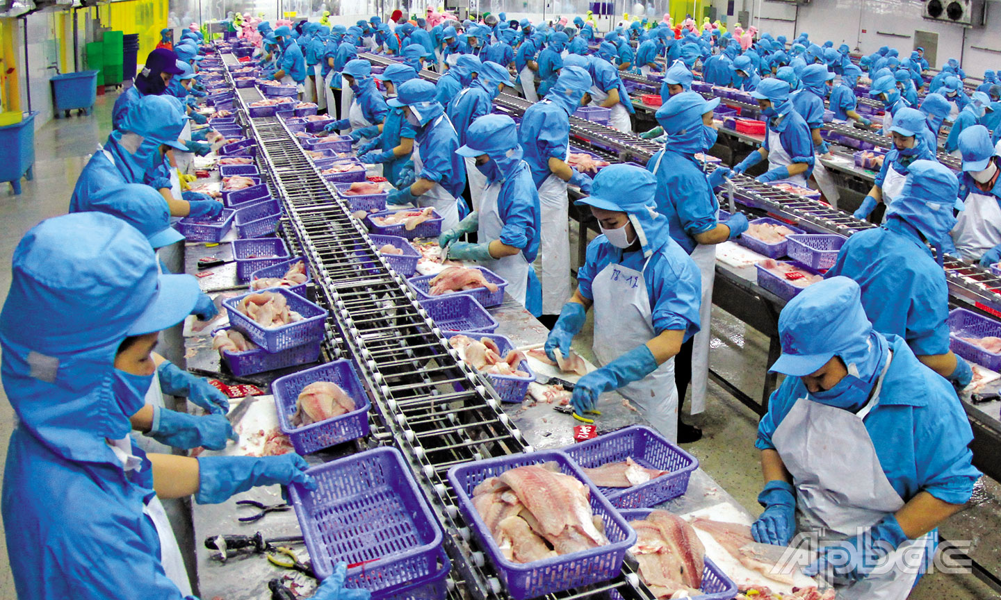 Công nhân làm việc tại các khu công nghiệp trên địa bàn tỉnh.