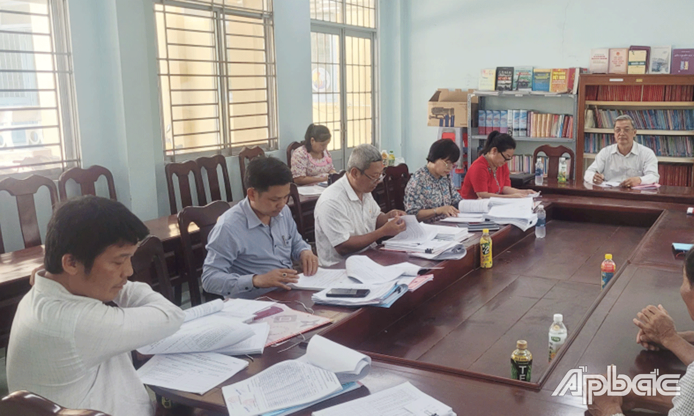 Đoàn thẩm tra nghiên cứu tài liệu
