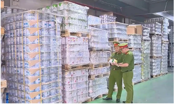 Cơ quan cảnh sát điều tra Bộ Công an triệt phá đường dây sữa bột giả quy mô lớn. Ảnh: Công an cung cấp