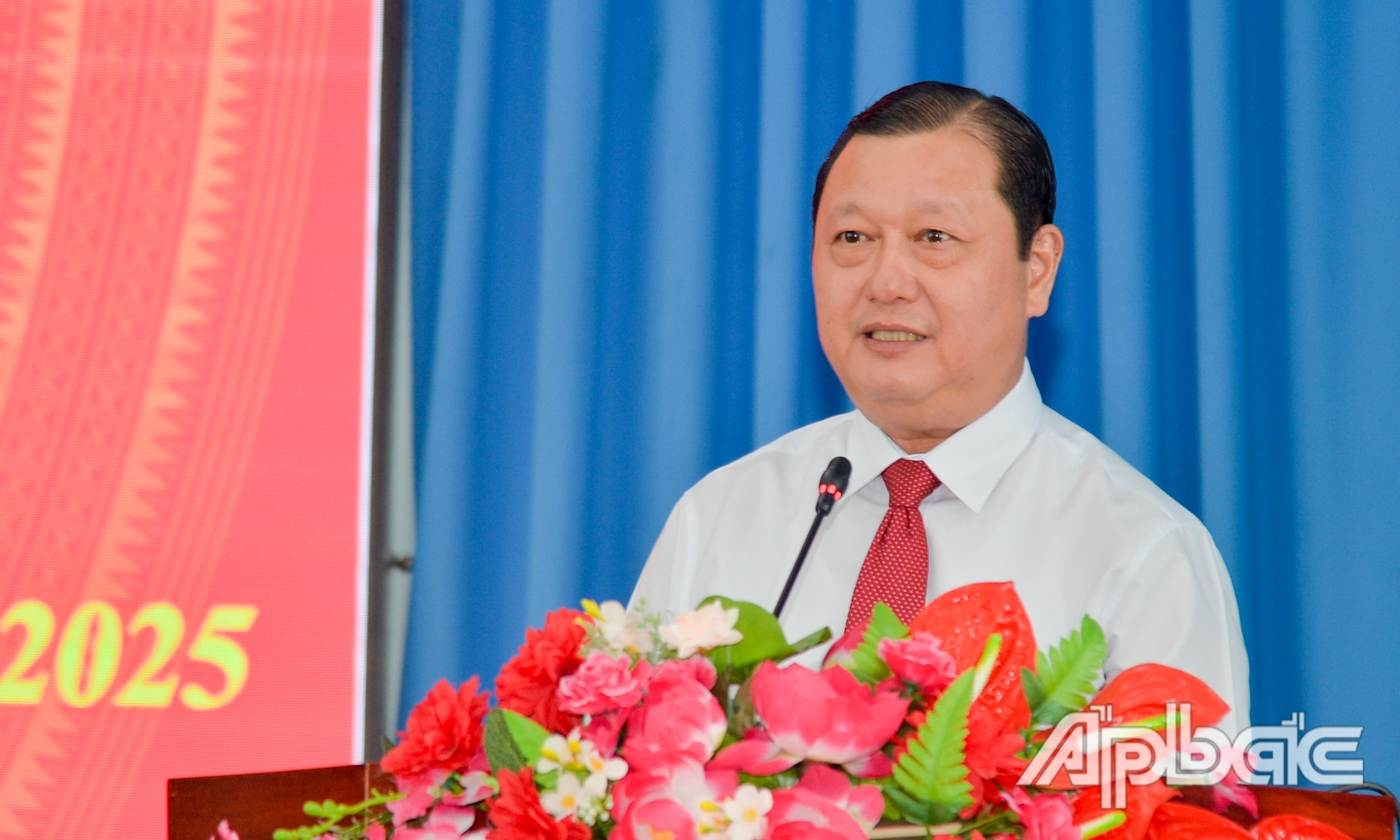 Đồng chí Phan Phùng Phú phát biểu tại buổi lễ.