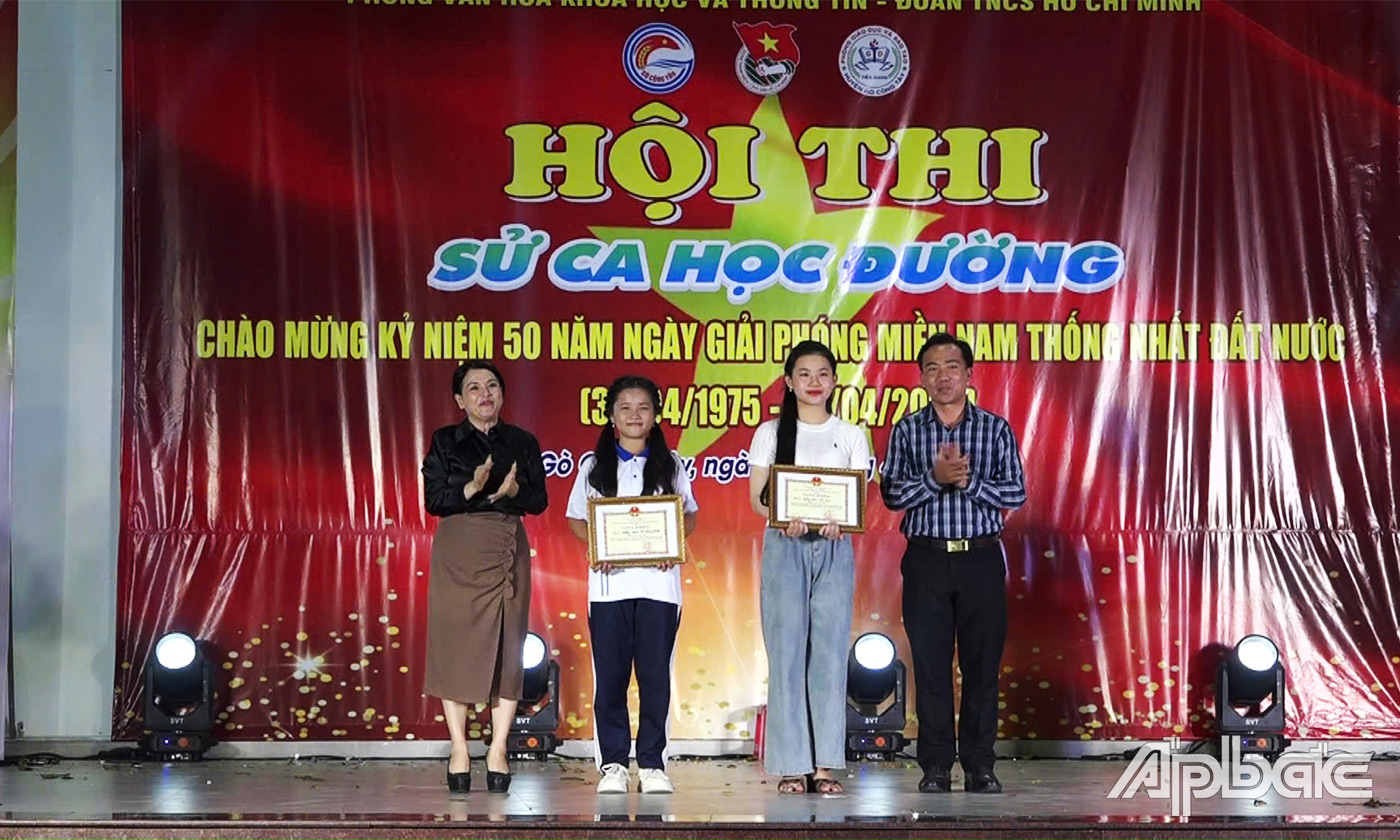 Trao giải cho các đơn vị tại hội thi