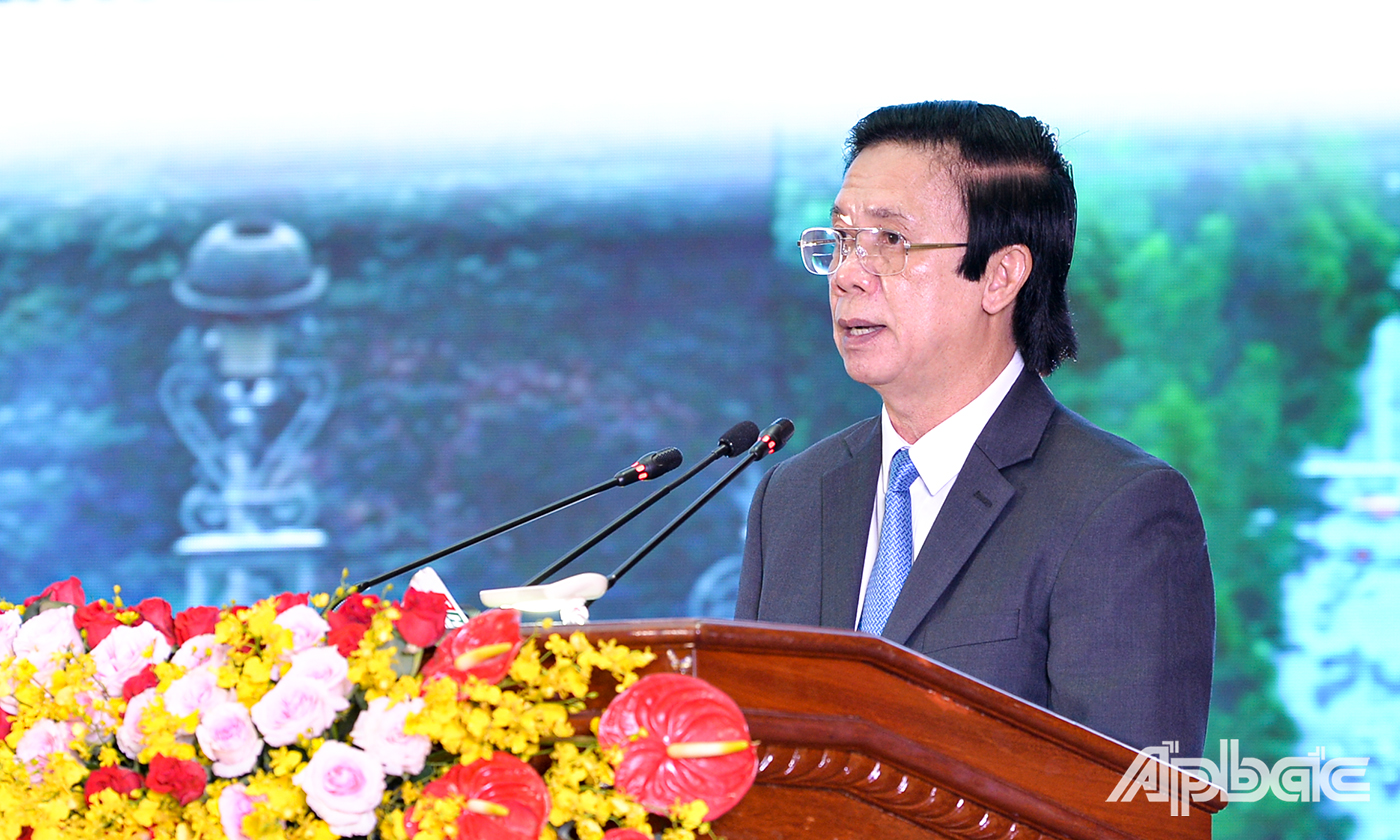 Đồng chí Nguyễn Văn Danh, Ủy viên Trung ương Đảng, Bí thư Tỉnh ủy, Trưởng đoàn đại biểu Quốc hội đơn vị Tiền Giang phát biểu ôn truyền thống 