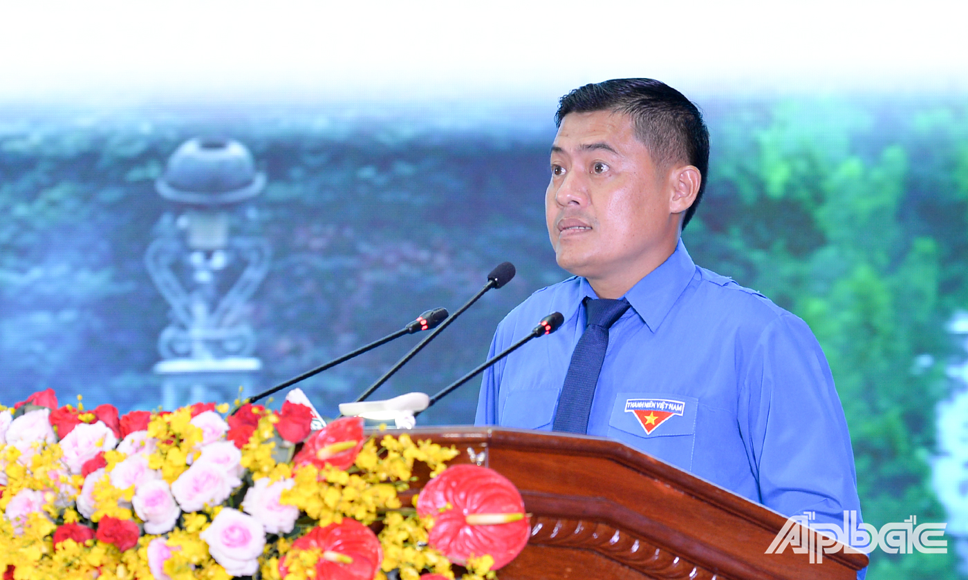 Đồng chí Nguyễn Quang Minh, Bí Thư Đoàn thanh niên cộng sản Hồ Chí Minh tỉnh Tiền Giang đại diện cho thế hệ trẻ Tiền Giang bày tỏ quyết tâm tiếp bước cha anh xây dựng quê hương