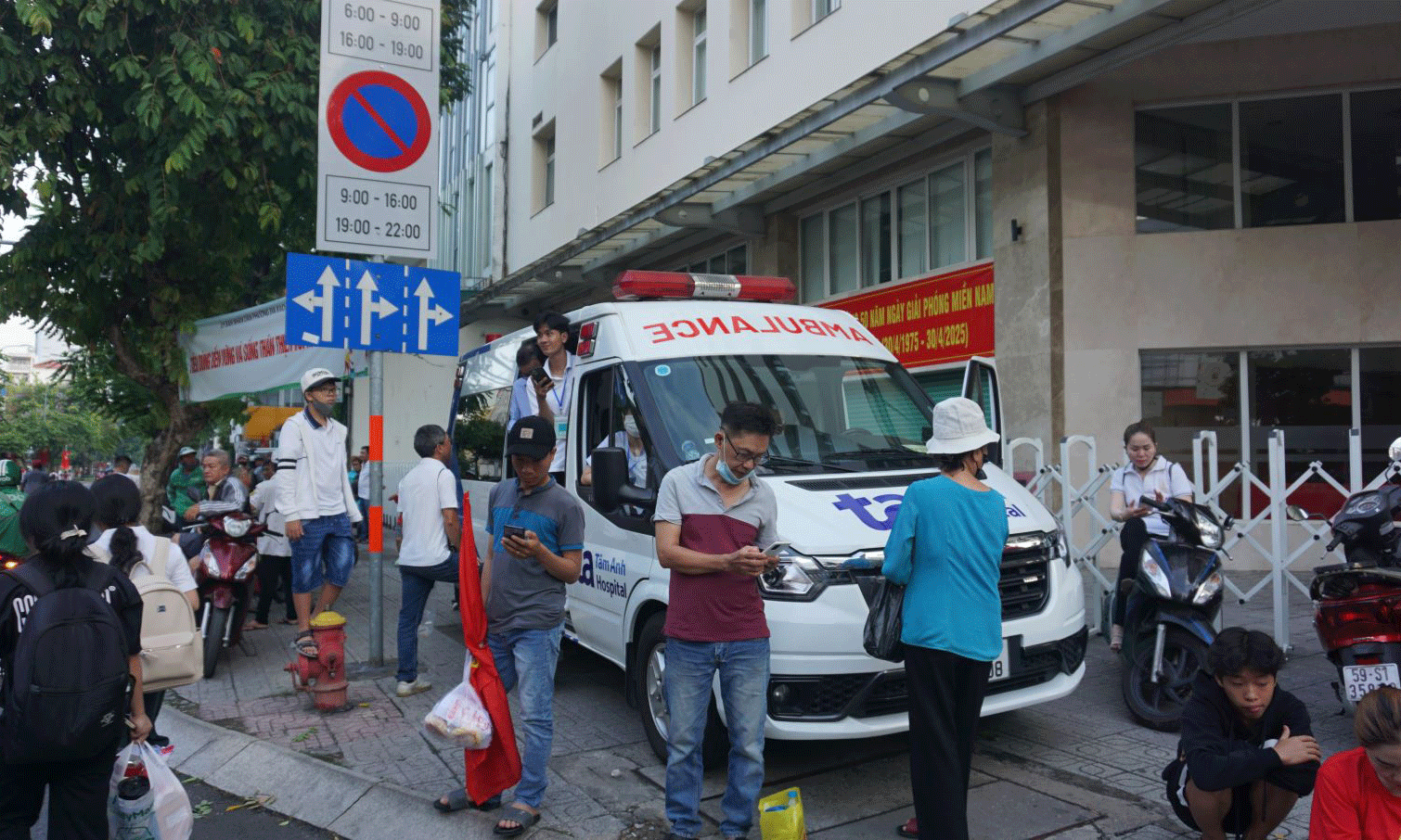 Tại các khu vực diễn ra diễu binh, diễu hành, các tổ y tế được bố trí thường trực, sẵn sàng cấp cứu tại chỗ.