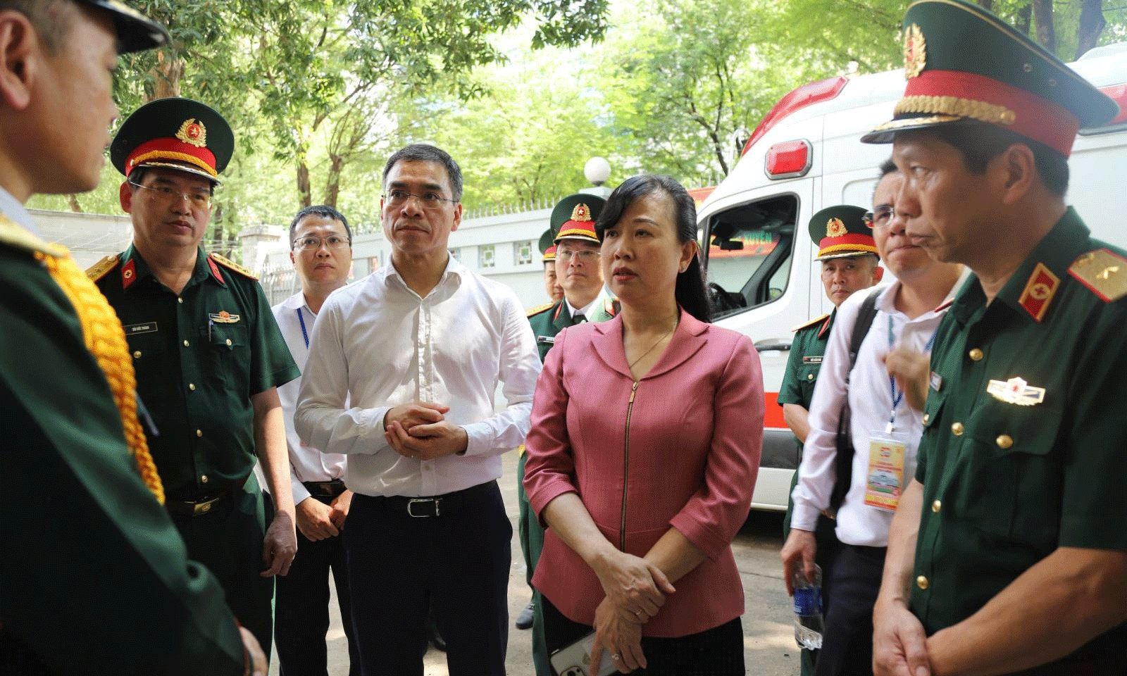 Bộ trưởng Bộ Y tế Đào Hồng Lan thăm và làm việc với các bệnh viện phục vụ cho ngày đại lễ 30/4.
