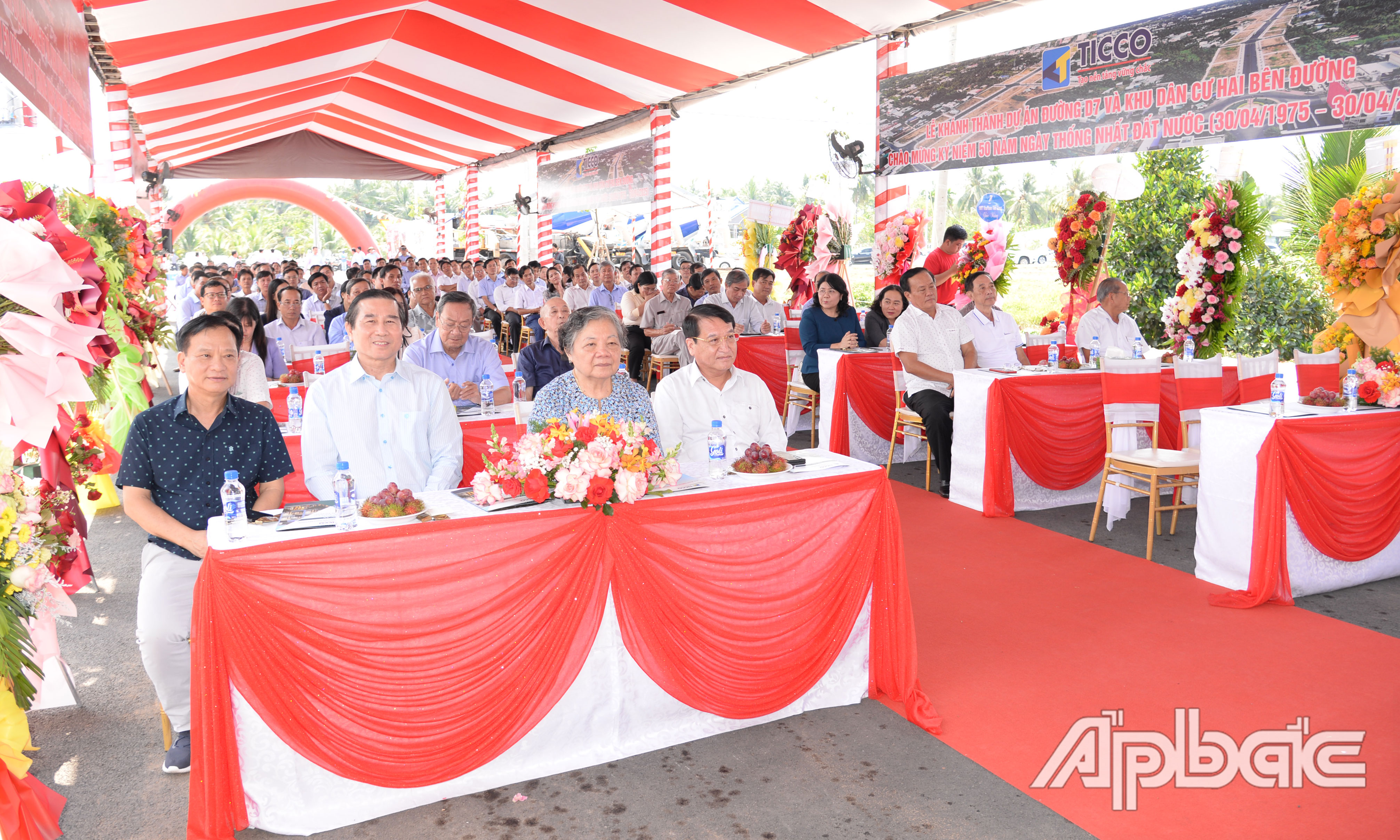 Các đại biểu tham dự Lễ khánh thành.