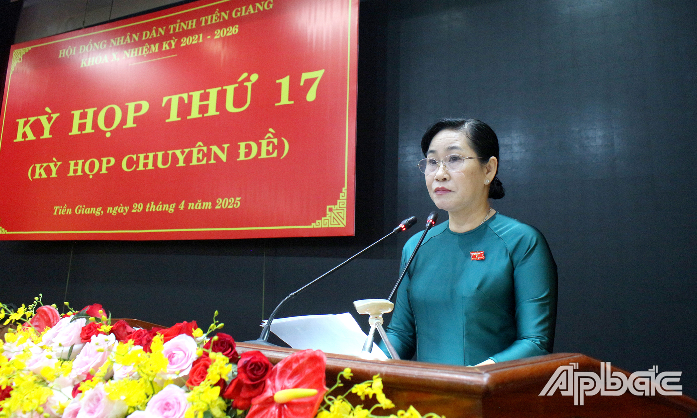 Đồng chí Châu Thị Mỹ Phương phát biểu bế mạc kỳ họp