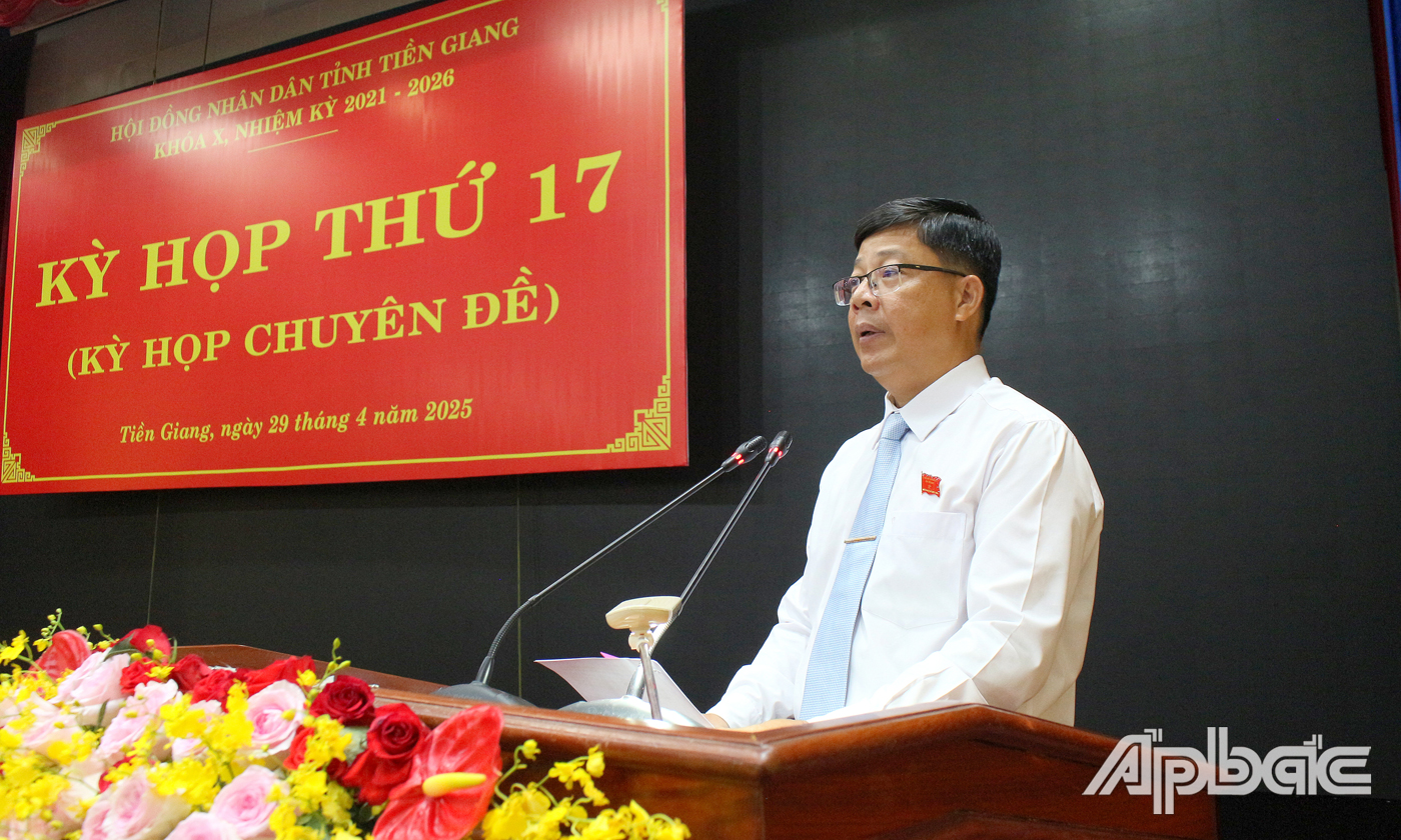 Đồng chí Trần Thanh Nguyên thông qua nội dung chương trình kỳ họp