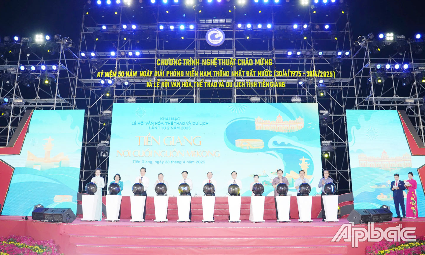 Nghi thức khai mạc Lễ hội Văn hóa, Thể thao và Du lịch tỉnh Tiền Giang lần thứ 2 năm 2025. Ảnh: MINH THÀNH