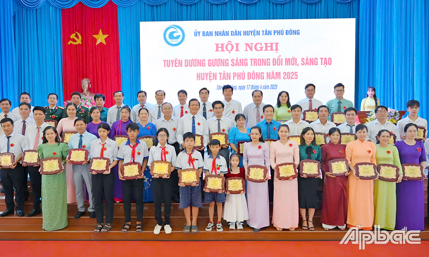 Hội nghị Tuyên dương gương sáng trong đổi mới, sáng tạo huyện Tân Phú Đông năm 2025.                                                                                                                      