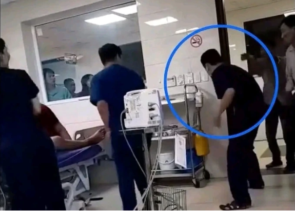 Hình ảnh cắt ra từ clip về vụ hành hung nhân viên y tế ở Thanh Ba (Phú Thọ).