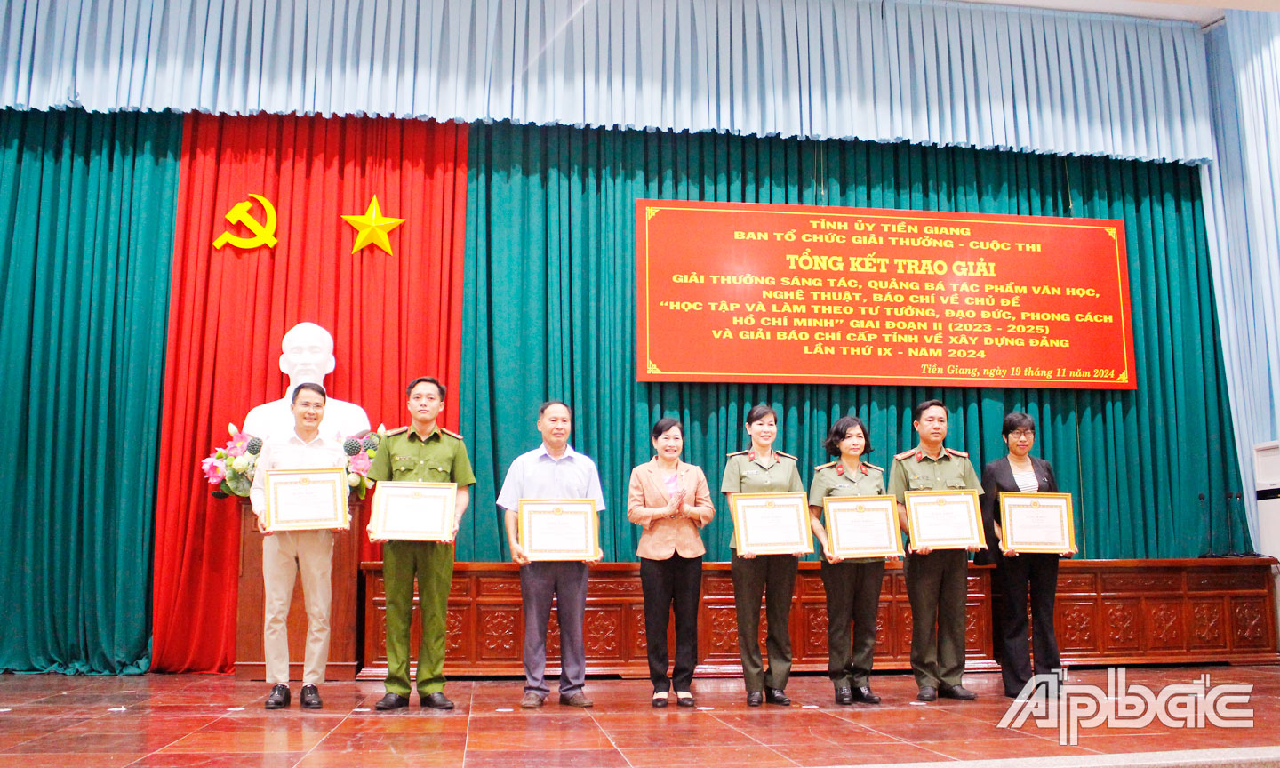 Tác phẩm chất lượng cao của đội ngũ làm công tác báo chí đã đóng góp tích cực vào công tác xây dựng Đảng trong sạch, vững mạnh và bảo vệ vững chắc nền tảng tư tưởng của Đảng trong tình hình mới.