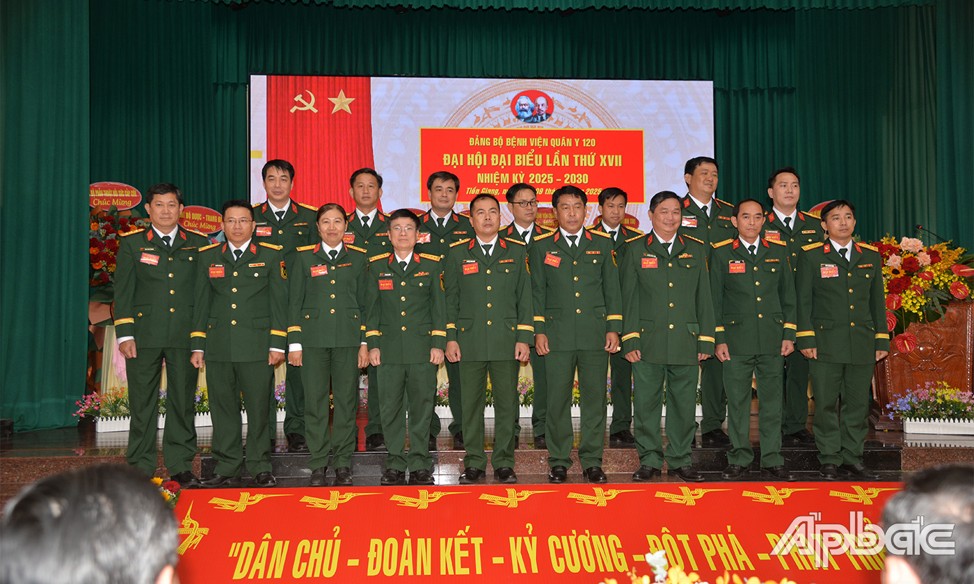 Ban Chấp hành Đảng bộ Bệnh viện Quân y 120, nhiệm kỳ 2025-2030 ra mắt Đại hội. 