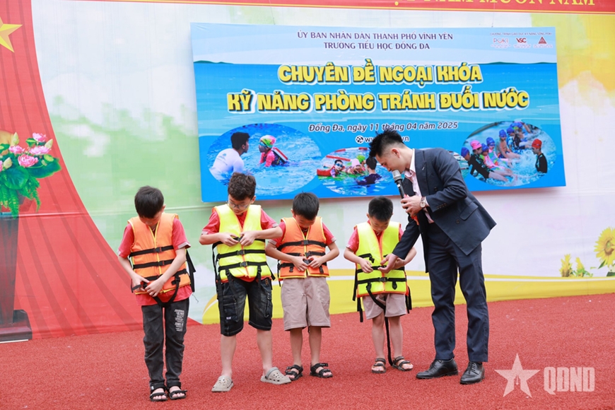 Học sinh Trường Tiểu học Đống Đa (Vĩnh Yên, Vĩnh Phúc) học tập ngoại khóa. 