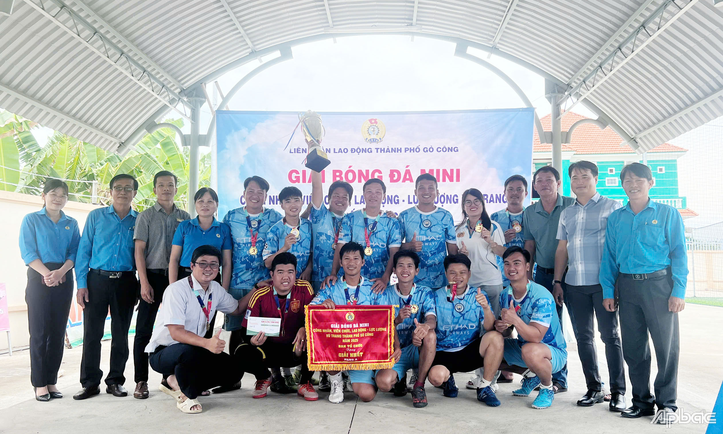Đội Trung tâm Văn hóa - Thể thao và Truyền thanh TP. Gò Công - Trường Trung cấp Gò Công đạt Huy chương Vàng.