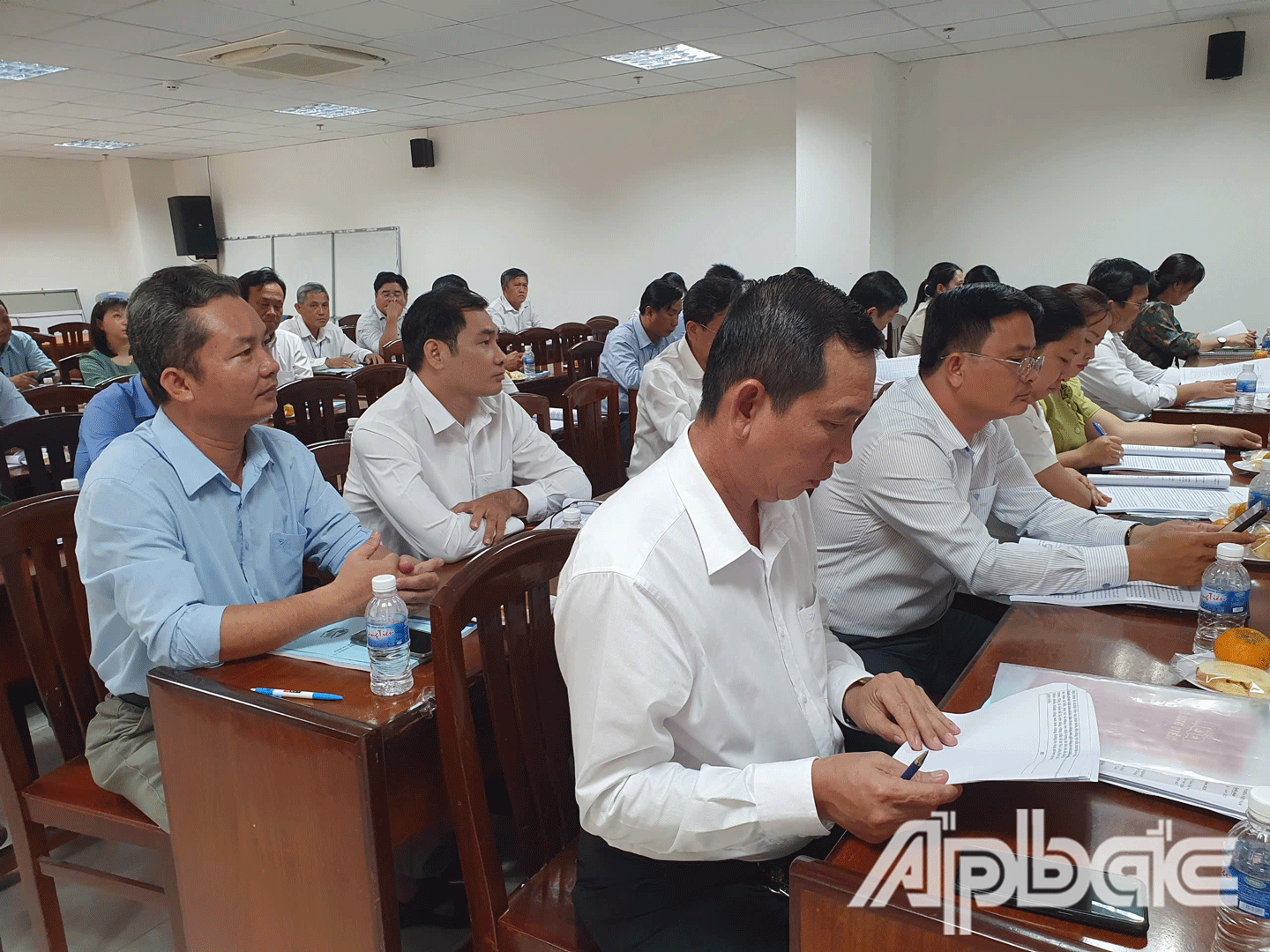 Đại biểu tham dự hội nghị. 