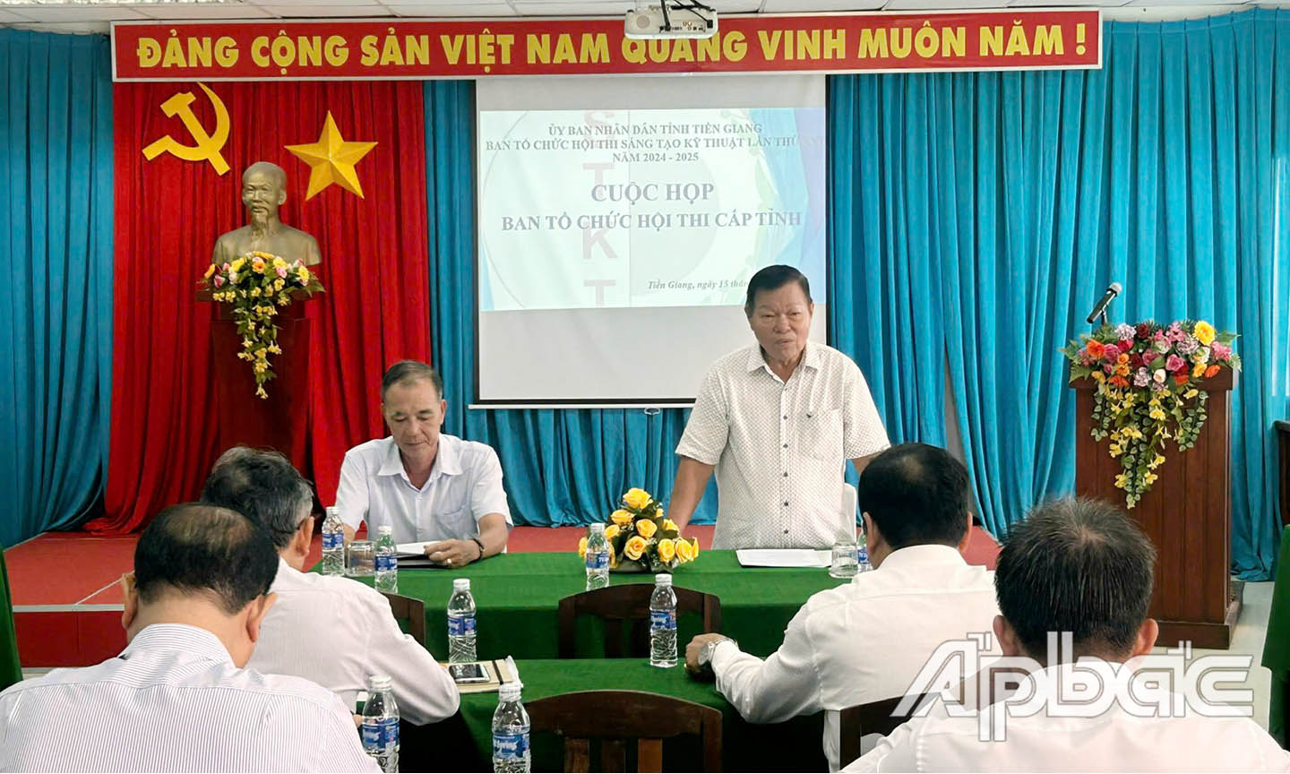 TS. Nguyễn Văn Khang, Chủ tịch Liên hiệp Hội, Trưởng ban BTC Hội thi phát biểu kết luận cuộc họp