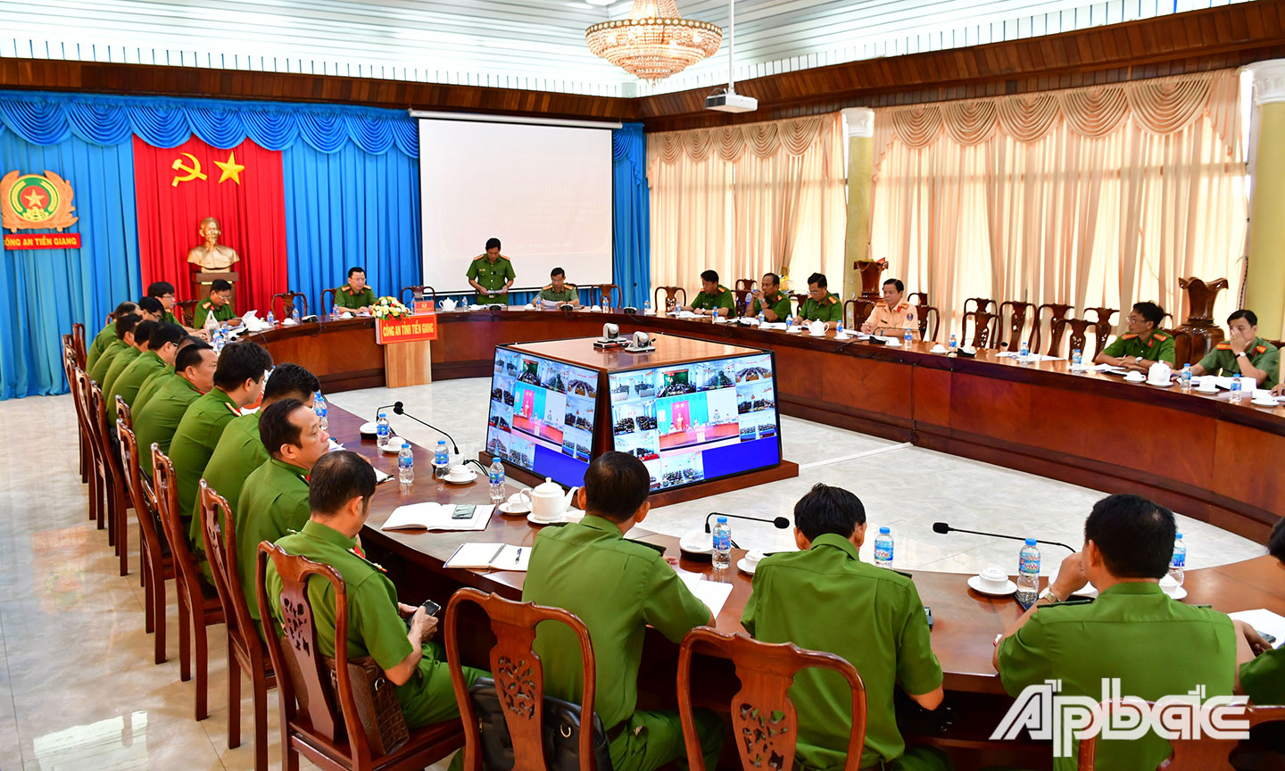 1 Hội nghị chuyên đề nhằm nâng cao hiệu quả công tác phòng ngừa, điều tra, xử lý tội phạm liên quan đến “tín dụng đen” và tệ nạn cờ bạc tại điểm cầu Công an tỉnh. Ảnh Đặng Thanh