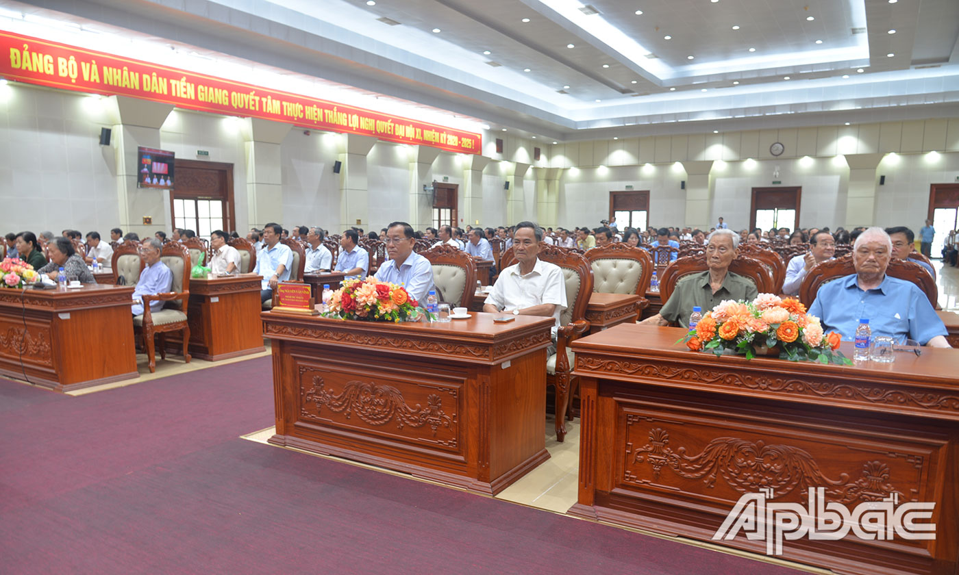 Đại biểu dự tại Hội trường Ấp Bắc, tỉnh Tiền Giang.
