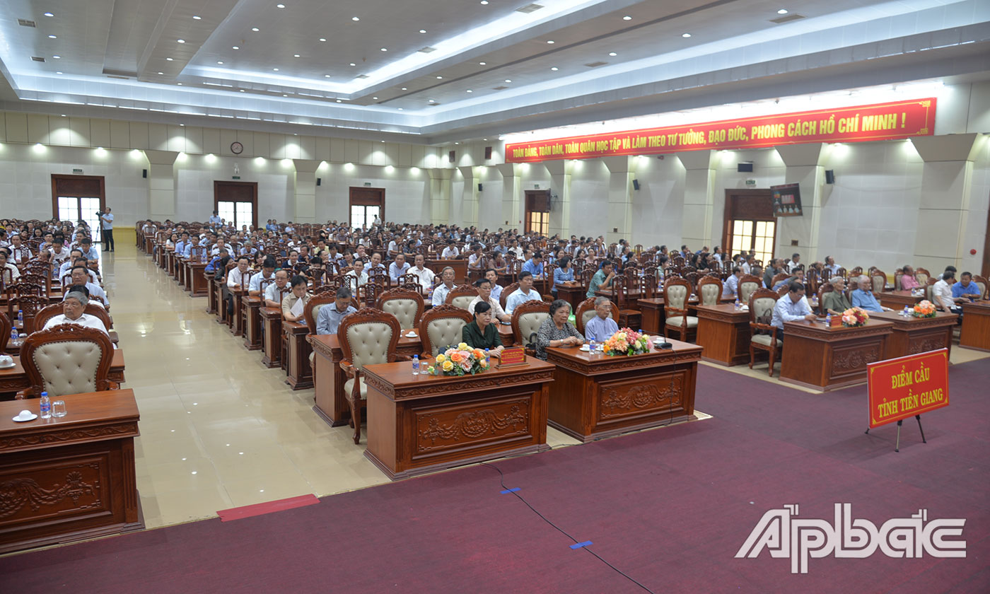 Đại biểu dự tại Hội trường Ấp Bắc, tỉnh Tiền Giang.