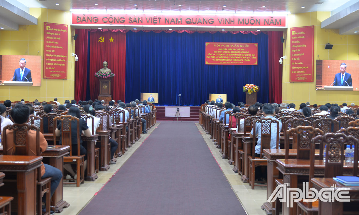 Quang cảnh tại Hội trường Ấp Bắc, tỉnh Tiền Giang.
