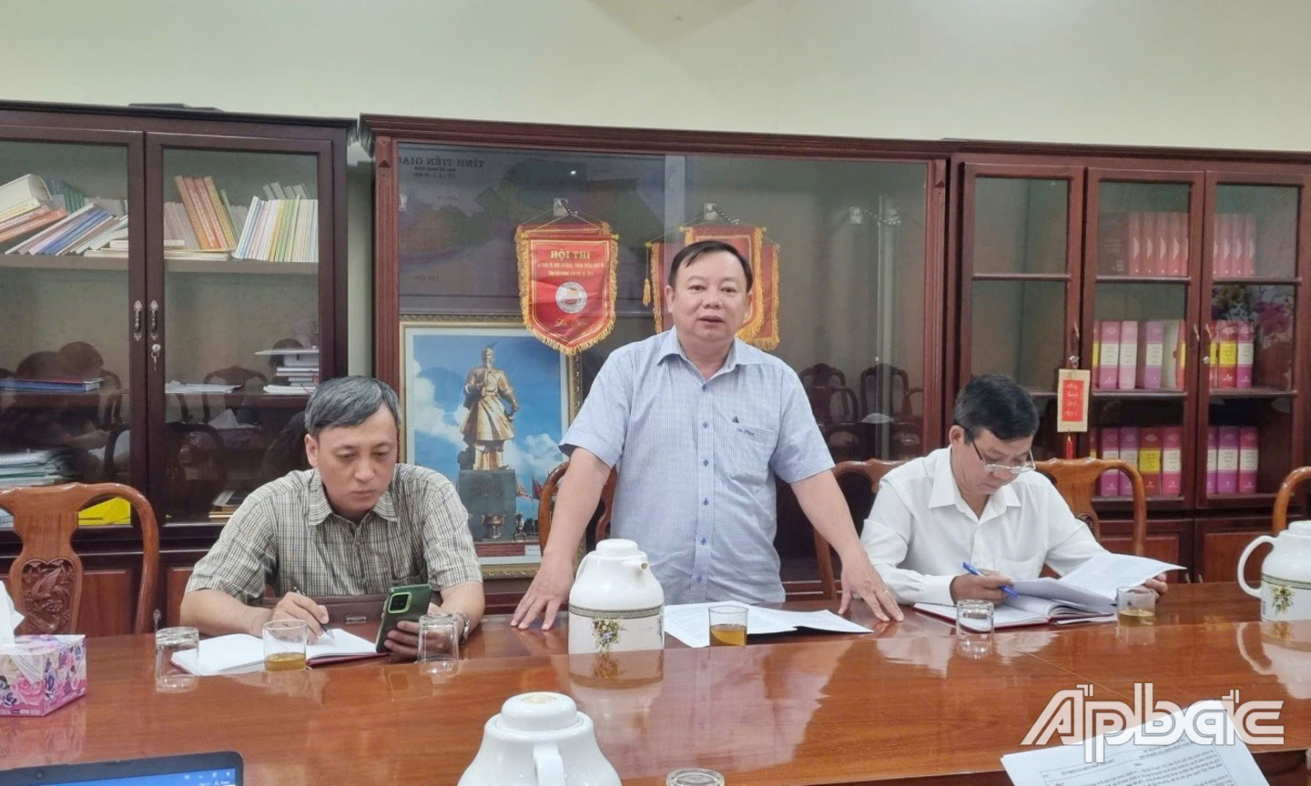 Đại biểu Phan Quang Châu, Phó Trưởng Ban Kinh tế - Ngân sách HĐND tỉnh phát biểu tại cuộc thảo luận  