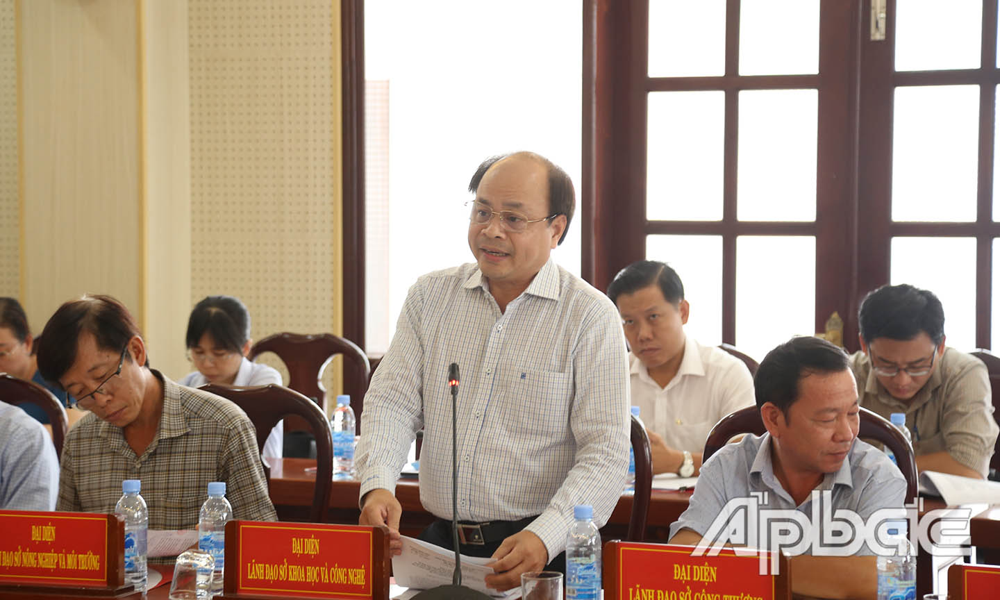 Lãnh đạo Sở ban ngành tỉnh đóng góp ý kiến.